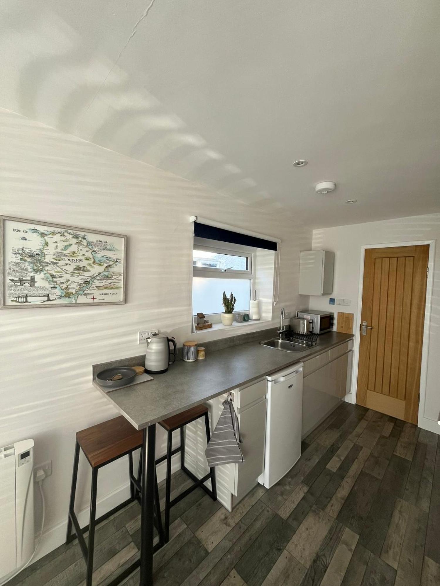 Entire Guest Suite In Four Mile Bridge, Rhoscolyn Valley Esterno foto