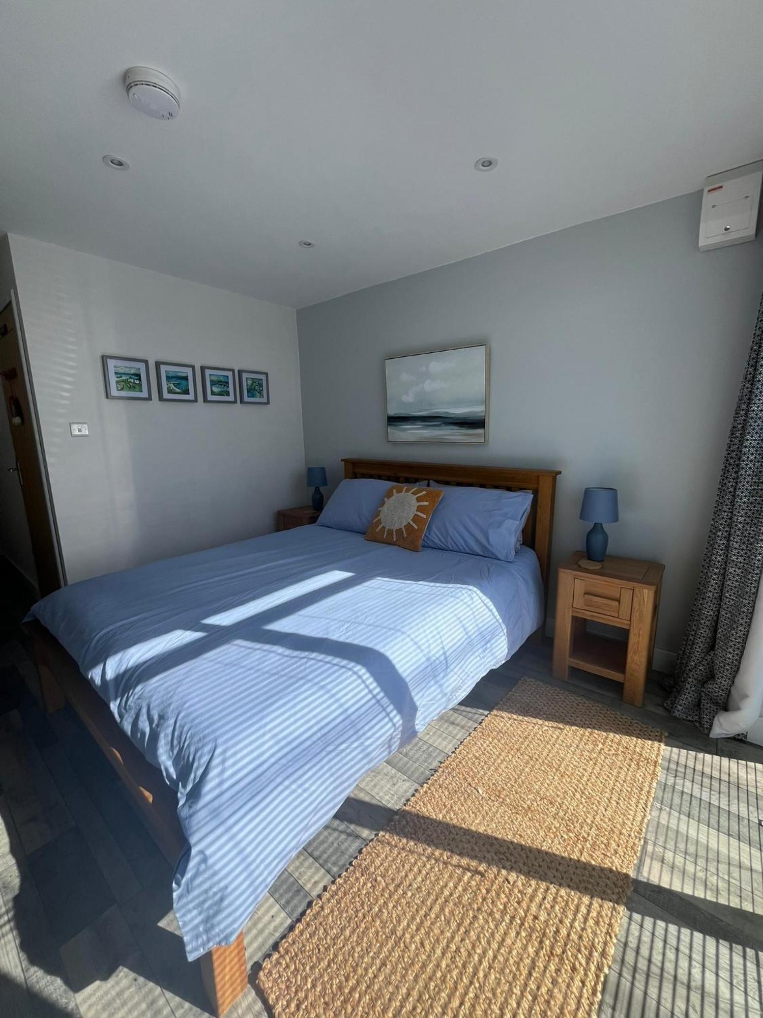 Entire Guest Suite In Four Mile Bridge, Rhoscolyn Valley Esterno foto