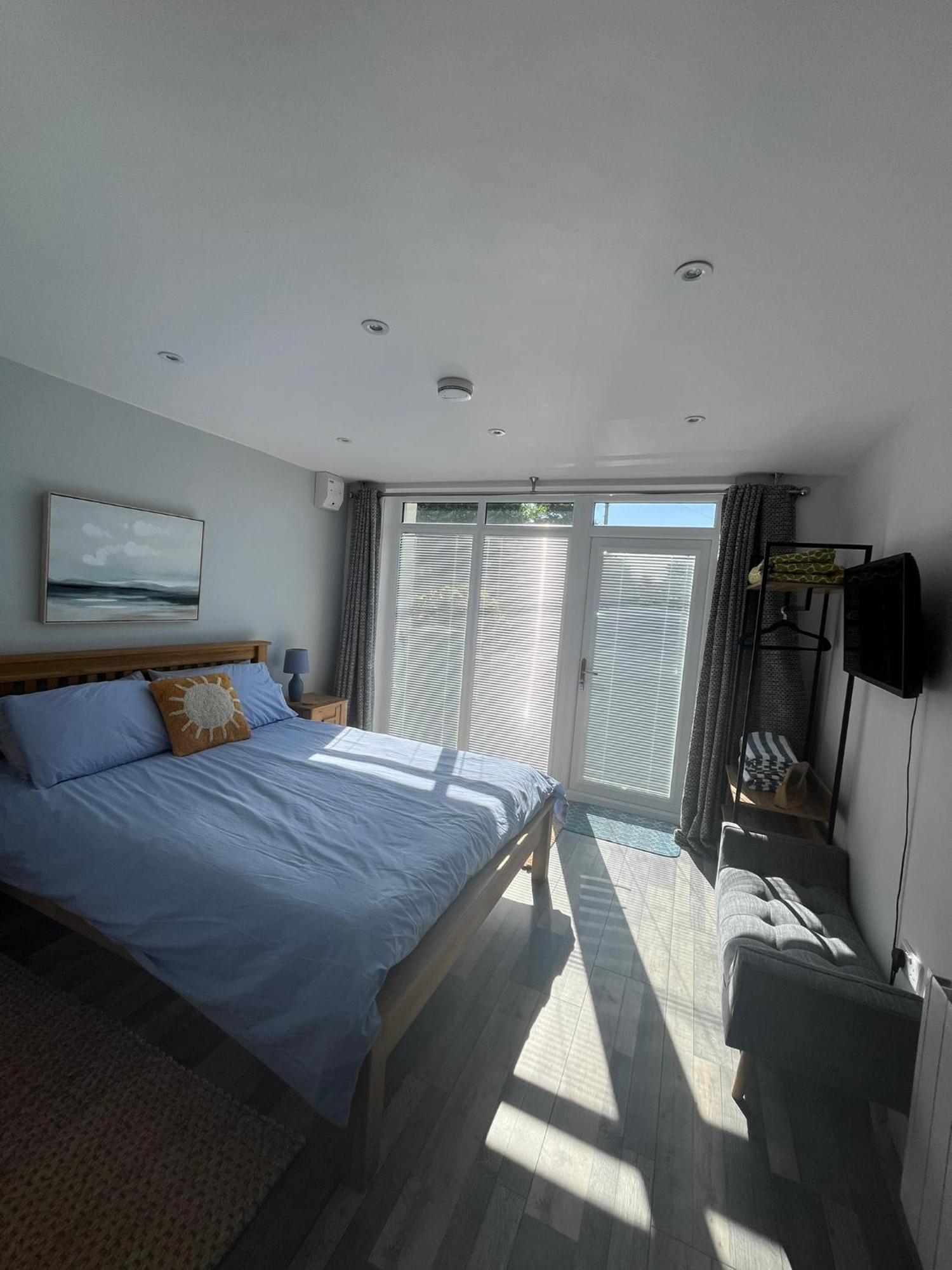 Entire Guest Suite In Four Mile Bridge, Rhoscolyn Valley Esterno foto